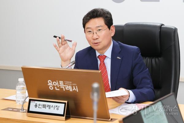 [크기변환]250327 4-2. 이상일 용인특례시장이 26일 국가산단 조성지원추진단 회의에서 발언하고 있다.jpg