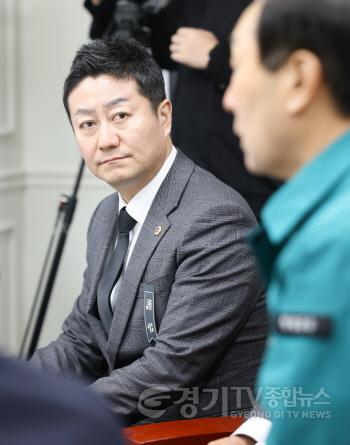 [크기변환]250326 김진경 의장, 산청 산불진화 희생자 조문..애도의 뜻 전해 (3).jpg