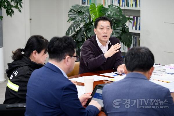 [크기변환]1-1. 이재준 수원시장, “산불 발생했을 때 신속하고 체계적으로 대응하도록, 지속해서 매뉴얼 교육하라”.jpg