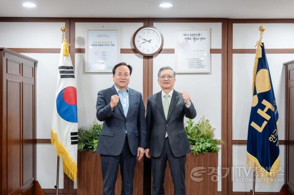 [크기변환]1. 이권재 오산시장, 이한준 LH 사장 만나 오산 세교3 공공주택지구 조기 지구지정 건의-2.jpg