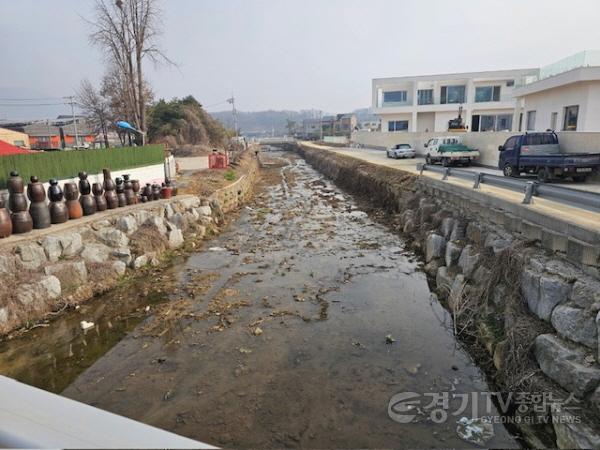 [크기변환]10. 깨끗하게 정비된 평촌소하천.JPG
