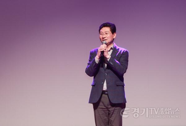 [크기변환]7-2. 28일 용인특례시는 2025년 트렌드 특강 그림이 오감을 만났을 때, 감각주의 강연을 개최했다..jpg