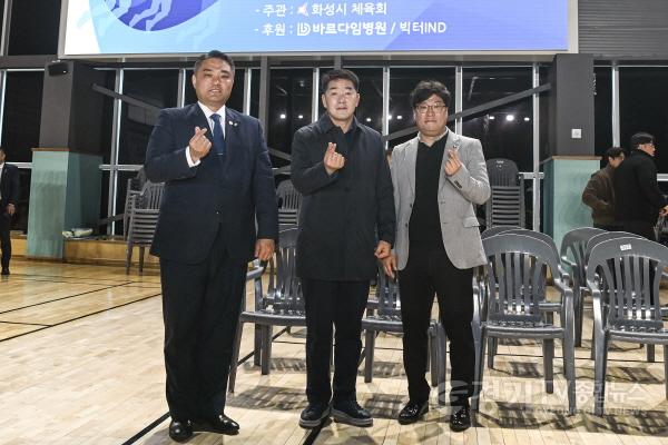 [크기변환]사진 4) 화성특례시의회 참석자 단체사진.jpg