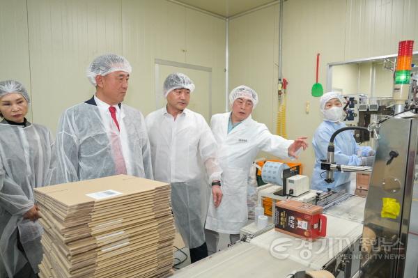 [크기변환]01-여주시, 이충우 여주시장, (주)헬스앤라이프 기업체 현장 방문 (1).jpg