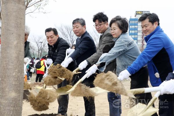 [크기변환]2.제80회 식목일 기념 나무심기 행사.jpg