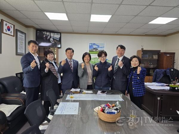 [크기변환]1.기획경제위원회 간담회 사진.jpg