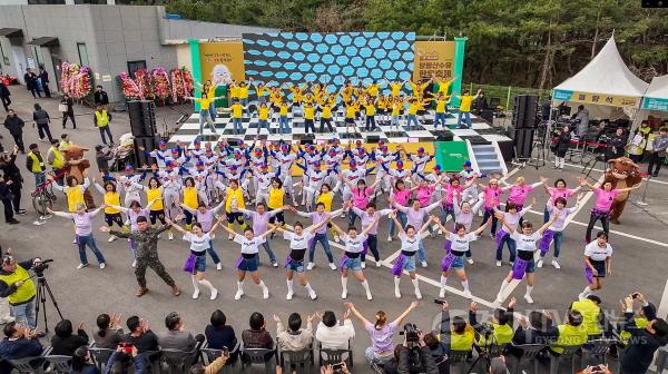 [크기변환]1. 산수유축제(플래시몹).jpg