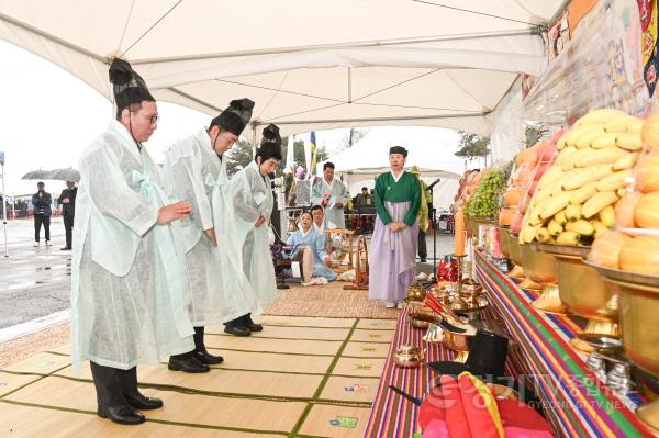 [크기변환]사진1) 풍어제 행사 중인 화성특례시의회.jpg