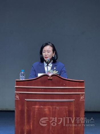[크기변환]250407 정윤경 부의장, 대한안마사협회 경기지부 54주년 기념식 참석1.jpg