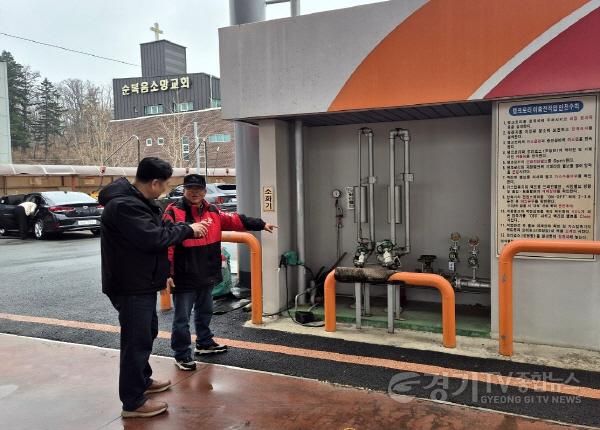 [크기변환]2. 용인특례시가 지역내 액화석유가스 충전소 안전점검을 진행하는 모습.jpg