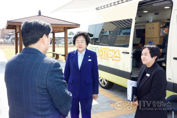 [크기변환]1. 이천시 두드림 건강 온(ON) 버스, 복지관 찾아 어르신 건강 지킨다!2.jpg
