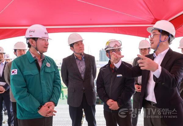 [크기변환]9-2. 이상일 용인특례시장이 10일 용인 반도체클러스터 일반산업단지를 방문해 현장점검을 진행했다..JPG