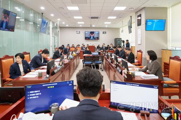 [크기변환]250411 기획재정위원회, 더 이상 외면해서는 안 된다...경기북부 접경지역 기회발전특구 지정 촉구안 의결 (2).jpg