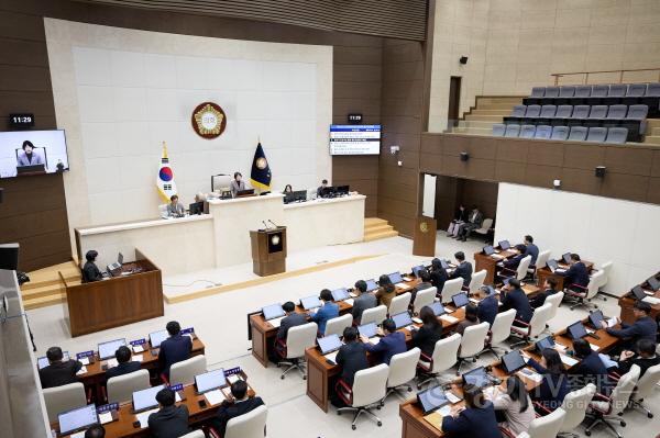 [크기변환]20250414 용인특례시의회, 제292회 임시회 제2차 본회의 열어(2).jpg