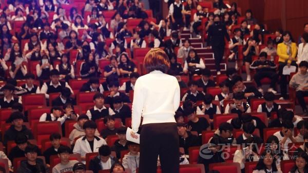 [크기변환]1-3. 진로박람회(사진자료3) (1).jpg