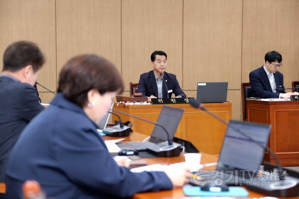 [크기변환]제252회 임시회 폐회중 운영위원회-김재국 의회운영위원장2.JPG