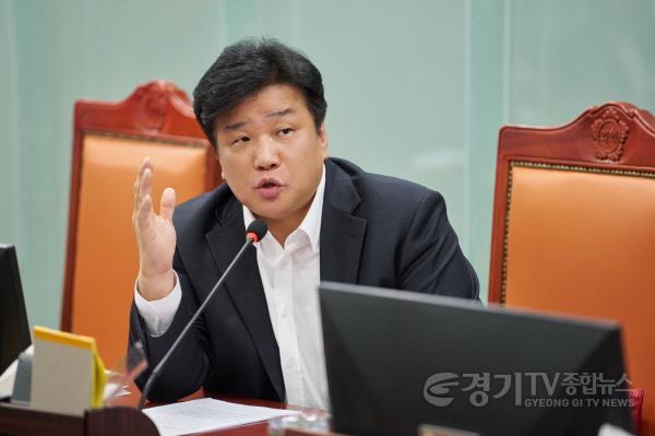 [크기변환]250414 양우식 의원, 경기의정연구센터 설립 위한 조례 개정안 심사...도의회 발전 위한 실질적 정책역량 강화 계기 마련.jpg