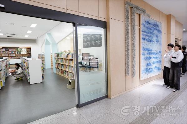 [크기변환]1-3. 수원시 도서관에는 ‘골라 보는 재미’가 있다!.jpg