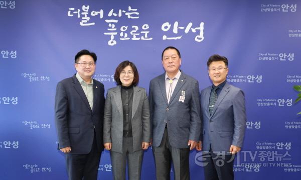 [크기변환]1. 보도사진(안성시, 시의회와 정례 간담회… 현안 대응 및 발전 도모) (1).jpg