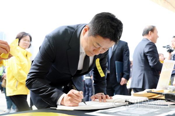 [크기변환]250416 김진경 의장, 세월호 참사 11주기 기억식 참석...기억하고, 행동하겠습니다 (2) (1).jpg