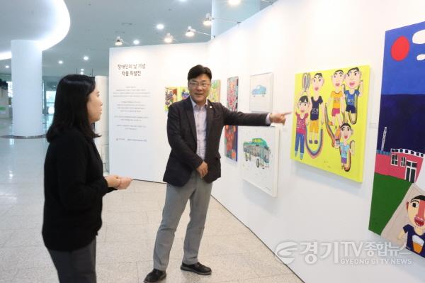 [크기변환]250417 최만식 의원, 예술에 경계는 없다...장애예술인 특별전 방문 (2).jpg