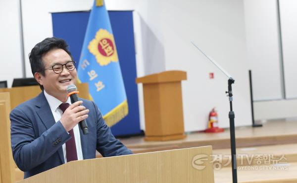 [크기변환]250417 이학수 의원, 청소년의회교실서 평택 현화중 학생들과 저출산·고령화 해법 모색(2).jpg