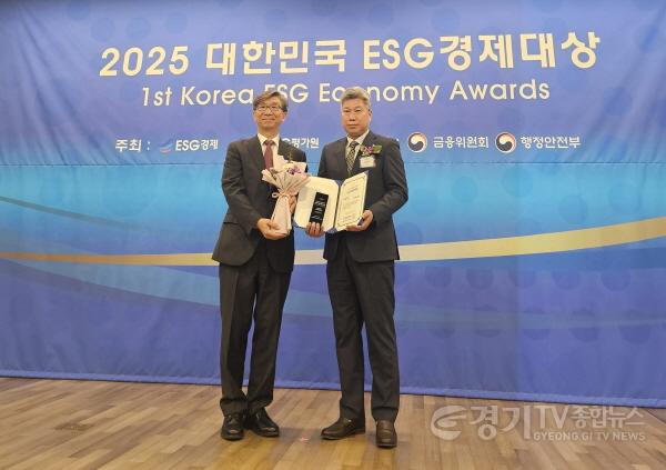 [크기변환]9. 화성특례시가 대한민국 ESG경제대상 지자체 부문 종합대상에 선정됐다.jpg