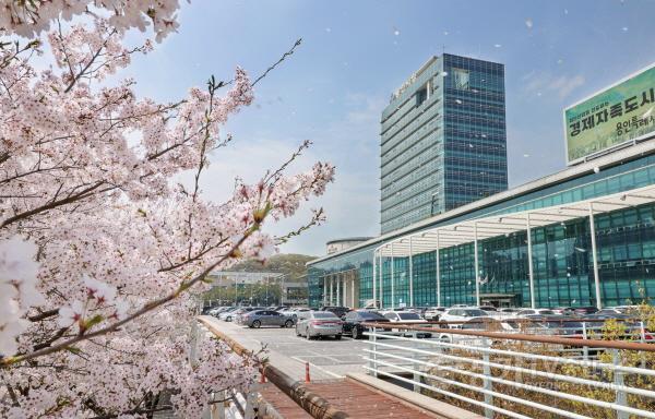 [크기변환]5. 용인특례시청사 전경.JPG