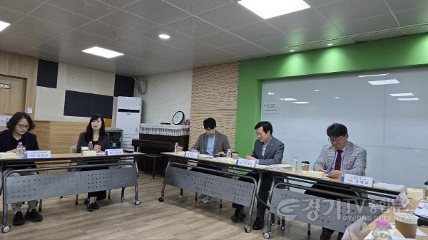 [크기변환]250418 문형근 의원, 여성인력개발센터 정책 논의 현장 정담회 개최 (2).jpg