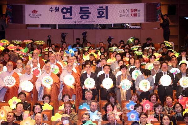 [크기변환]2.2025년 수원연등축제 참석(단체).jpg