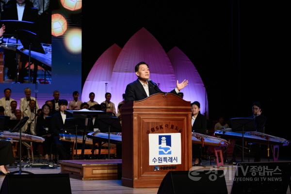 [크기변환]사진1)이재준 수원시장, 2025 수원연등축제 참석.jpg