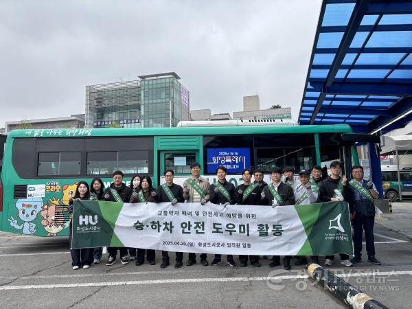 [크기변환]승하차 안전도우미 단체사진.jpg