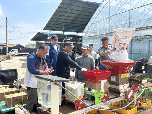 [크기변환]이천시  벼 육묘 재배기술 현장 컨설팅 실시)최종3.jpg