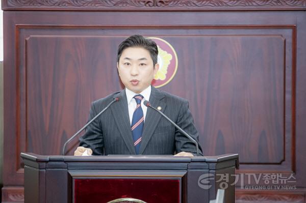 [크기변환]사진4) 5분 자유발언중인 김종복의원.jpg