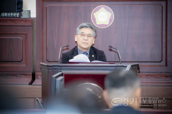 [크기변환]사진6) 5분 자유발언중인 이용운의원.jpg