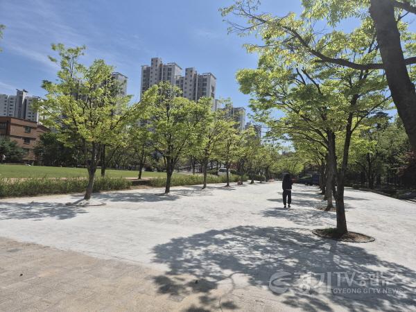 [크기변환]3-1. 바닥 포장 교체 등을 마치고 준공한 기흥구 새물근린공원.jpg