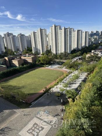 [크기변환]3-2. 바닥 포장 교체 등을 마치고 준공한 기흥구 새물근린공원.jpg