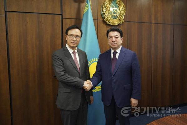 [크기변환]250425_임태희_경기도교육감__카자흐스탄_교육부_장관과_교육_협력_약속_“뜨겁게_지원하자”(사진4).jpg