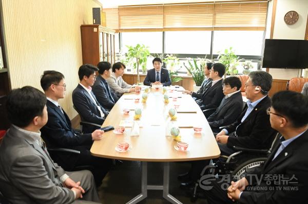 [크기변환]사진2) 회의 중 사진.jpg