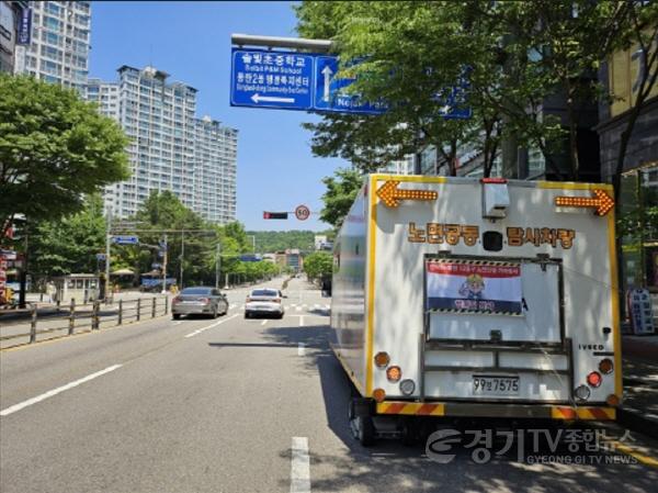 [크기변환]6. 화성특례시가 지하공간 개발사업장을 대상으로 지표투과레이더 탐사를 실시하고 있다.jpg