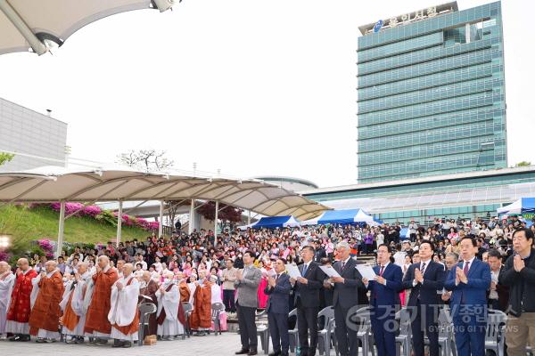 [크기변환]4-3. 27일 오후 용인특례시청 야외음악당에서 ‘불기 2569년 부처님 오신 날’을 기념해 ‘용인시민 연등축제·봉축법요식’이 열렸다..jpeg