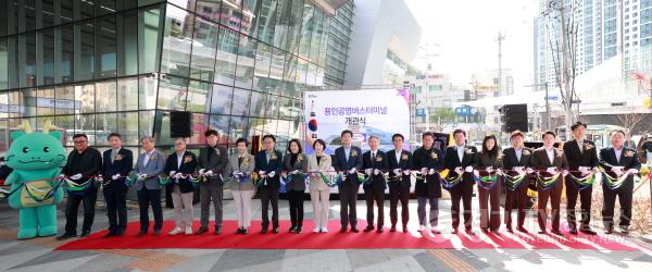 [크기변환]1-3. 28일 정식 운영을 시작한 용인공영버스터미널 개관식 모습.jpg