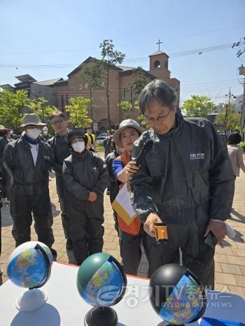 [크기변환]3-2. 수원시민,  탄소중립 그린도시 조성하는 고색동에서 지구 식히는 ‘쿨루프’ 시공.jpg