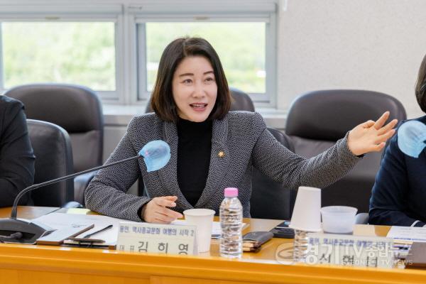 [크기변환]20250428 용인특례시의회 의원연구단체 용인, 역사종교문화 여행의 시작2, 연구용역 착수보고회 개최(3).jpg