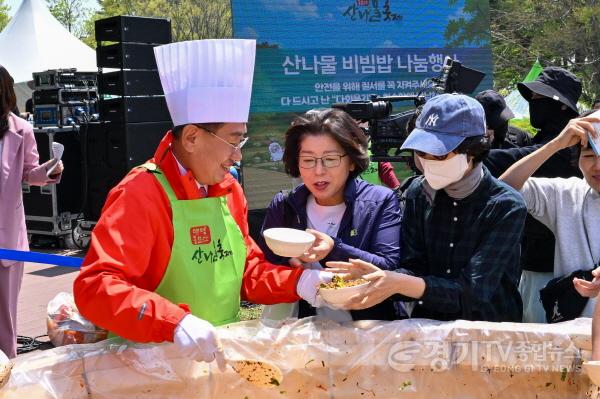 [크기변환]02-1 산나물 축제 다회용기 사용.jpg