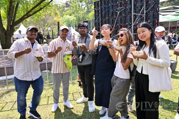 [크기변환]02-2 산나물 축제 다회용기 사용.jpg