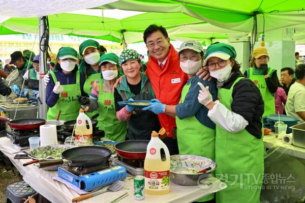 [크기변환]02-4 산나물 축제 다회용기 사용.jpg