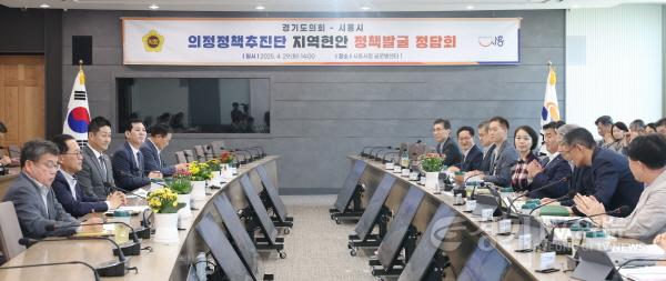 [크기변환]250429 김진경 의장, 의정정책추진단 현장 방문...시흥이 경기 서남부권 핵심 되도록 협력할 것 (4).jpg