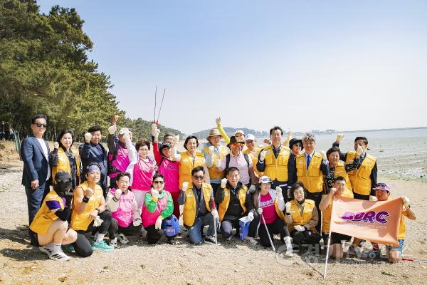 [크기변환]사진3) 행사 단체사진.jpg