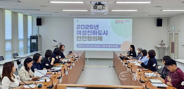 [크기변환]250501 2. 30일 용인특례시 별관 회의실에서 열린 여성친화도시 민관협력 회의.jpg